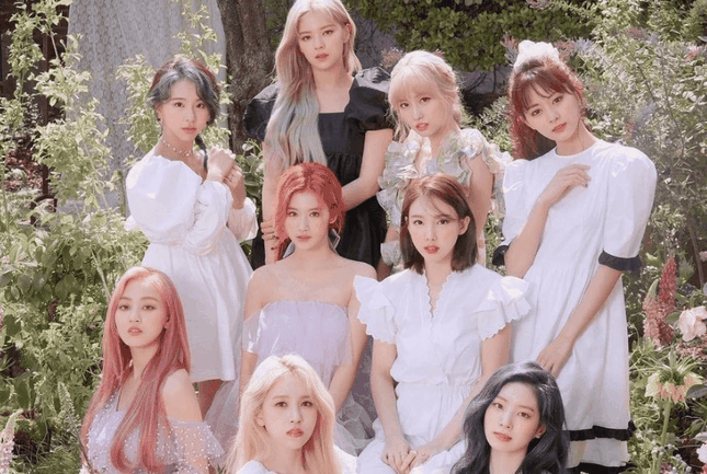 TWICE “thôi miên” fan, khoe vũ đạo khó nhằn trong MV “More & More” ảnh 1