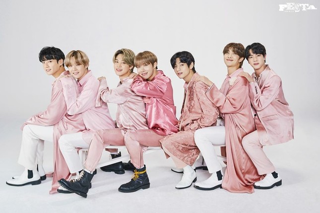 ARMY phấn khích theo dõi trận “đại chiến” giữa “Black Swan” (BTS) và “Sweet Night” (V) ảnh 3