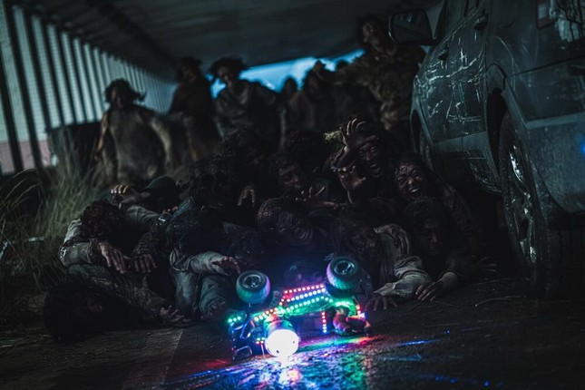 Đoàn phim “Train To Busan 2” tiết lộ thế giới hậu tận thế sẽ cực khắc nghiệt và hắc ám ảnh 4
