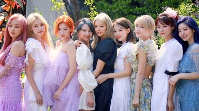 TWICE bất ngờ tham gia chuỗi concert trực tuyến “Beyond LIVE” của... SM Town ảnh 3