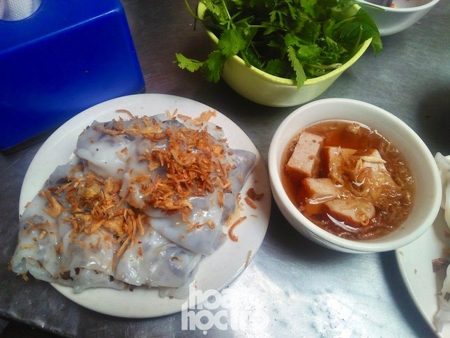 Hà Nội ăn gì ngày rét đậm: Ủ ấm chiếc bụng đói với đĩa bánh cuốn tráng liền cực “cuốn“ ảnh 3