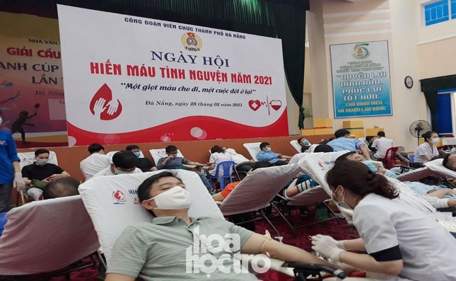 Sinh viên Đà Nẵng tích cực tham gia hoạt động tình nguyện tại “Ngày hội hiến máu” năm 2021 ảnh 1