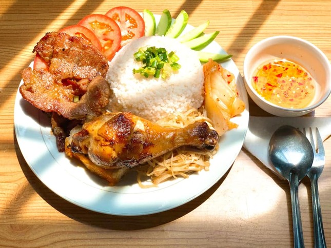 Cùng nhâm nhi thực đơn Á - Âu giá dễ chịu, không gian lại “chill” chẳng điểm gì chê ảnh 1
