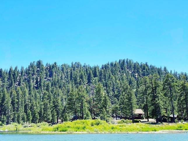 Big Bear Lake (hồ Gấu Bự) - thành phố trên núi được bao quanh bởi hàng thông xanh rì ảnh 11