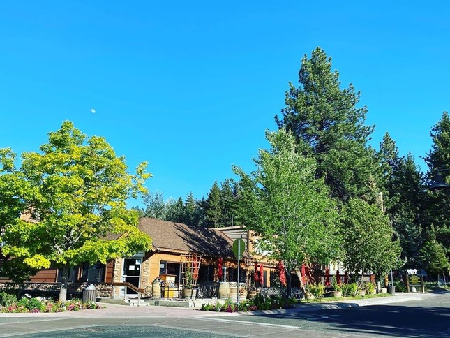 Big Bear Lake (hồ Gấu Bự) - thành phố trên núi được bao quanh bởi hàng thông xanh rì ảnh 7