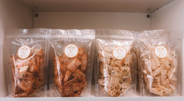 Lót dạ bằng ổ bánh mì xíu mại và phá lấu khìa hay cả siêu thị bánh tráng mix đủ vị? ảnh 9