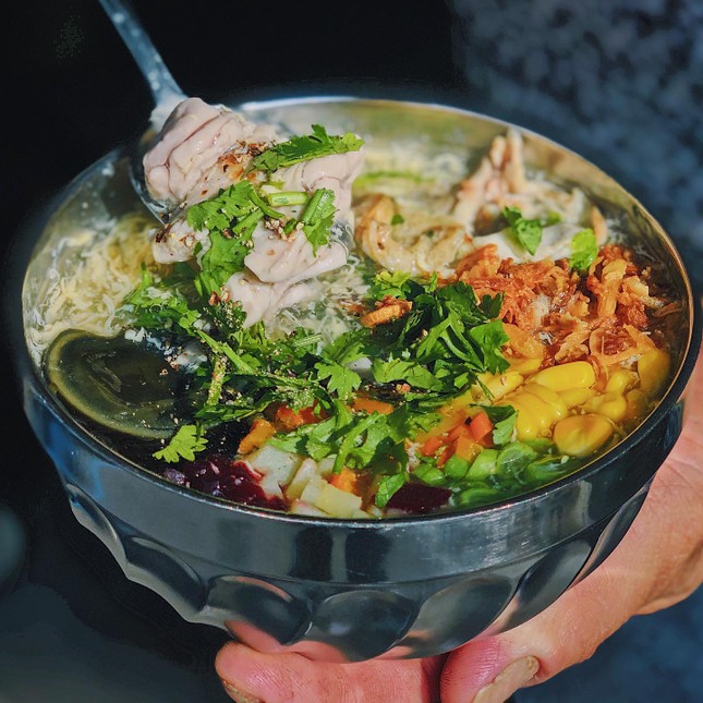 Menu ăn vặt “ba chấm là ngất ngây” của teen Sài Gòn: Bò bía 1,5K, súp “gói cả thế giới“ ảnh 4