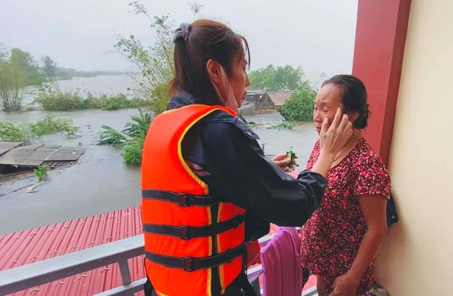 Dịch bệnh chưa qua, lũ lớn kéo tới - Khó khăn ở mọi nơi và tình người cũng thế! ảnh 3