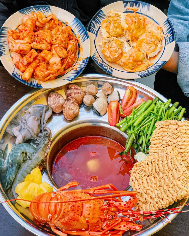 Ăn gì trưa nay: Gà cay phô mai và bò sốt trứng muối, bên nào… mập hơn? ảnh 3