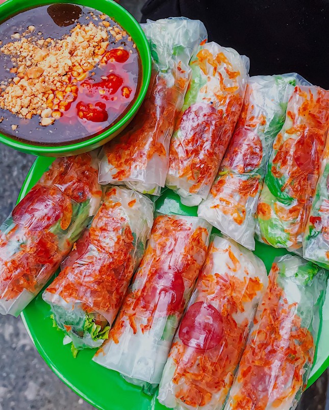 Ăn vặt với bò bía tôm chấy chỉ 2K5 hoặc bánh hotdog ngập phô mai, cắn một miếng là hết ý ảnh 1