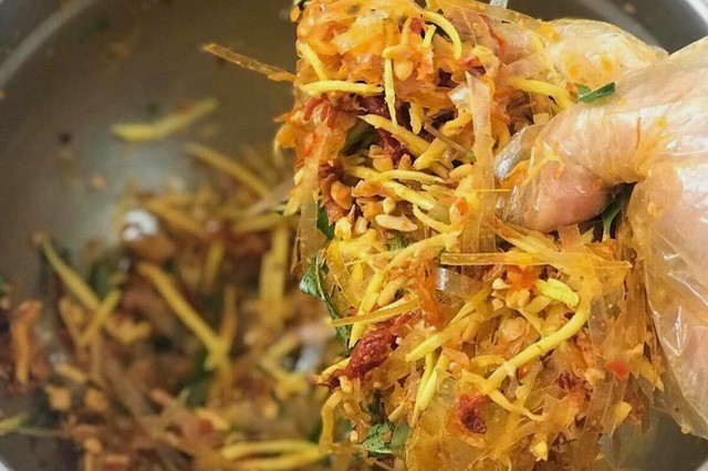 Thiên đường ăn vặt: 3 điểm hẹn không thể bỏ qua dành cho hội nghiền bánh tráng ở Hà Nội ảnh 5