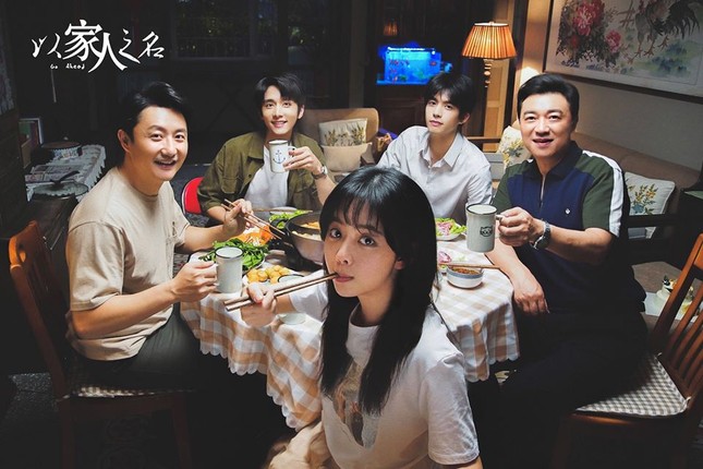 “Lấy Danh Nghĩa Người Nhà” vừa chiếu, điểm Douban đã vượt xa loạt phim hot ảnh 1