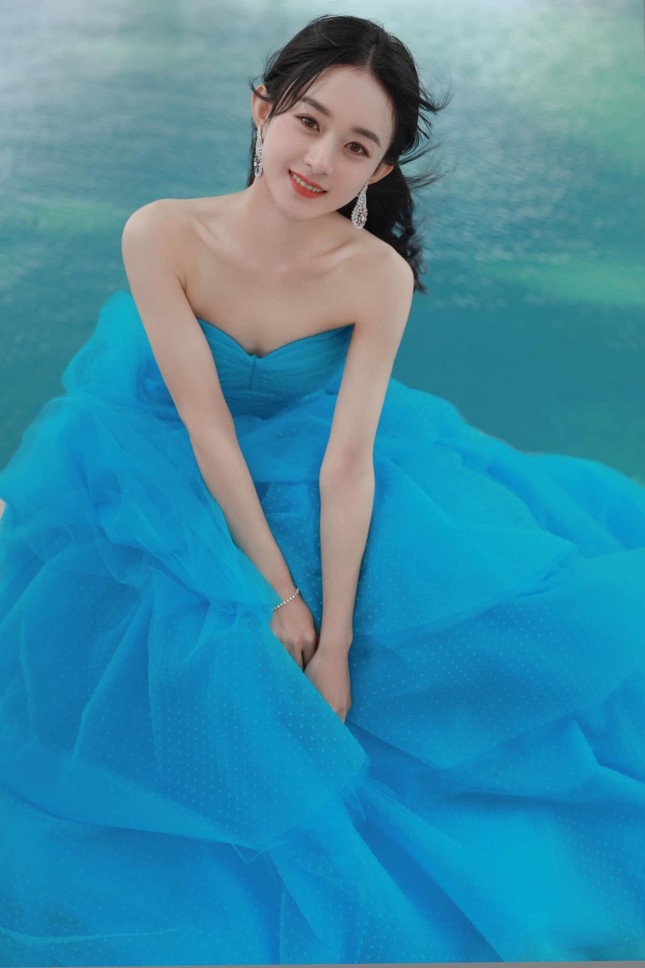 Triệu Lệ Dĩnh và Vương Nhất Bác ngồi kế nhau ở Kim Ưng, dân mạng réo “Chiếu phim lẹ đi!” ảnh 5
