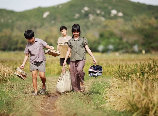 Cuộc thi viết Trà sữa cho tâm hồn: Báu vật tuổi thơ, chiếc cài đỏ và mẻ bánh vàng ảnh 1