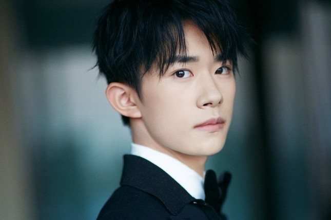 Trong thế giới fangirl: Dịch Dương Thiên Tỉ, cảm ơn cậu vì đã trở thành một vì tinh tú! ảnh 1