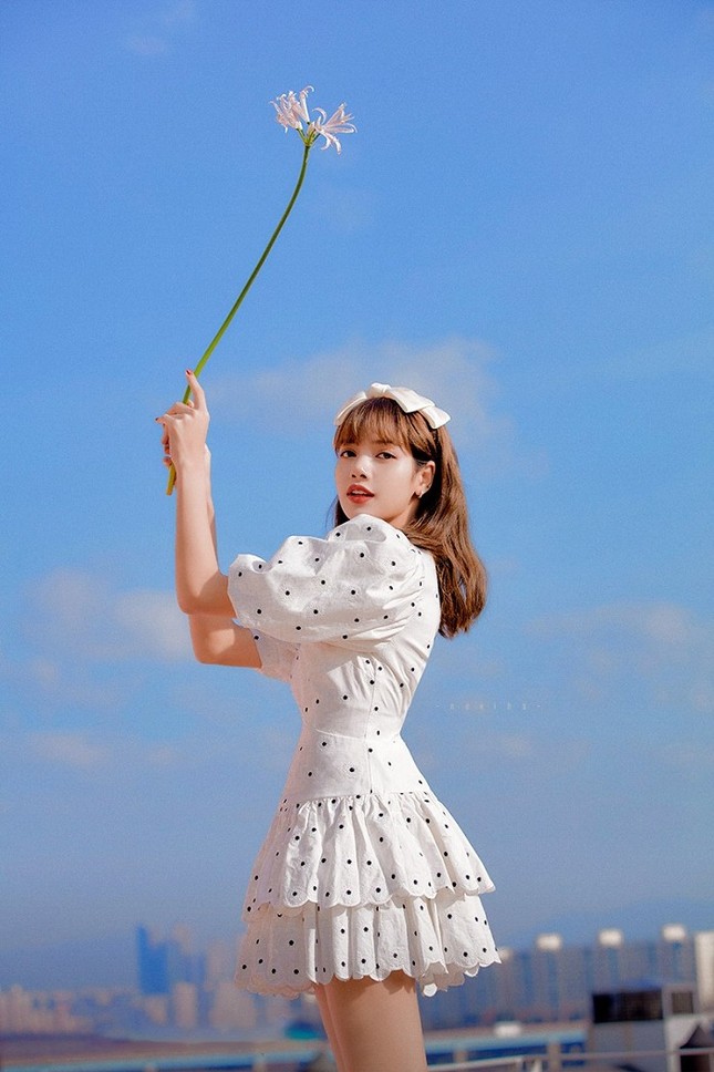 Trong thế giới fangirl: Lisa là đôi cánh để tôi bay trên những giấc mơ không dám thực hiện ảnh 1
