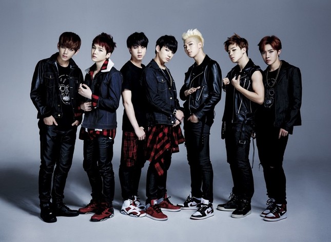 Trong thế giới fangirl: Không phải đỏ cam vàng lục lam chàm tím, cầu vồng với tớ là BTS ảnh 1