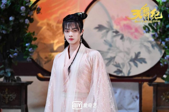 Hứa Khải khiến con gái cũng phải ghen tị vì giả nữ nhi quá xinh đẹp trong “Thiên Vũ Kỷ” ảnh 1