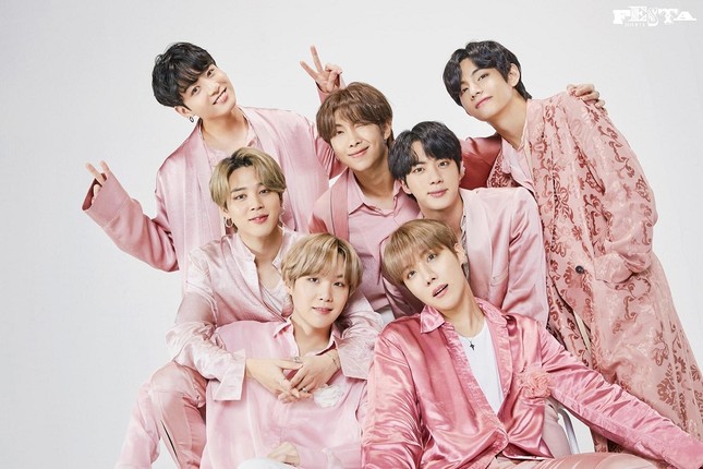 Trong thế giới fangirl: Âm nhạc BTS chia sẻ quãng đường trưởng thành đầy khó khăn của tôi ảnh 4