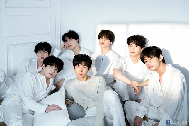 Trong thế giới fangirl: Âm nhạc BTS chia sẻ quãng đường trưởng thành đầy khó khăn của tôi ảnh 2