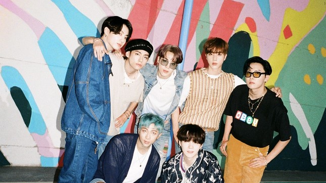 Trong thế giới fangirl: Âm nhạc BTS chia sẻ quãng đường trưởng thành đầy khó khăn của tôi ảnh 3