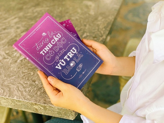 “Đừng là tinh cầu cô độc giữa vũ trụ bao la”: Cuốn sách dành cho những trái tim cô đơn ảnh 2