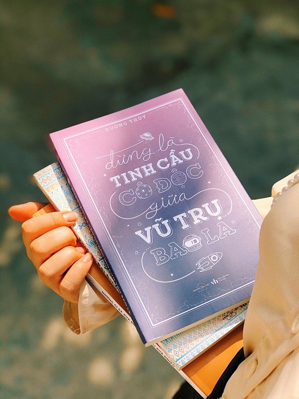 “Đừng là tinh cầu cô độc giữa vũ trụ bao la”: Cuốn sách dành cho những trái tim cô đơn ảnh 1