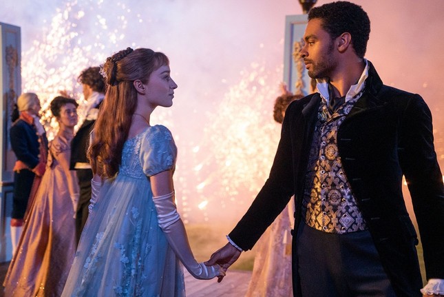 Chân dung gia đình thượng lưu “Bridgerton” của Netflix: Trai thì xinh, gái thì đẹp! ảnh 1