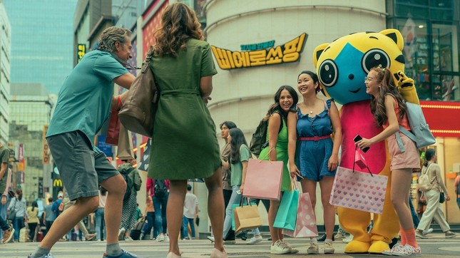 “Những Chàng Trai Năm Ấy 3“: Ngọt ngào và thực tế, cái kết hoàn hảo cho Lara Jean! ảnh 5