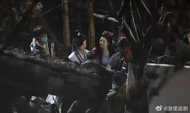 Hậu trường “Thả Thí Thiên Hạ”: Dương Dương đẹp lụy tim, nhưng Triệu Lộ Tư lộ “hai cằm”? ảnh 5