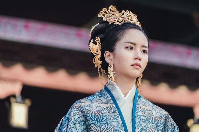 Diễn hai vai xuất sắc trong “Sông Đón Trăng Lên”: Kim So Hyun đã từng làm điều này rồi! ảnh 1