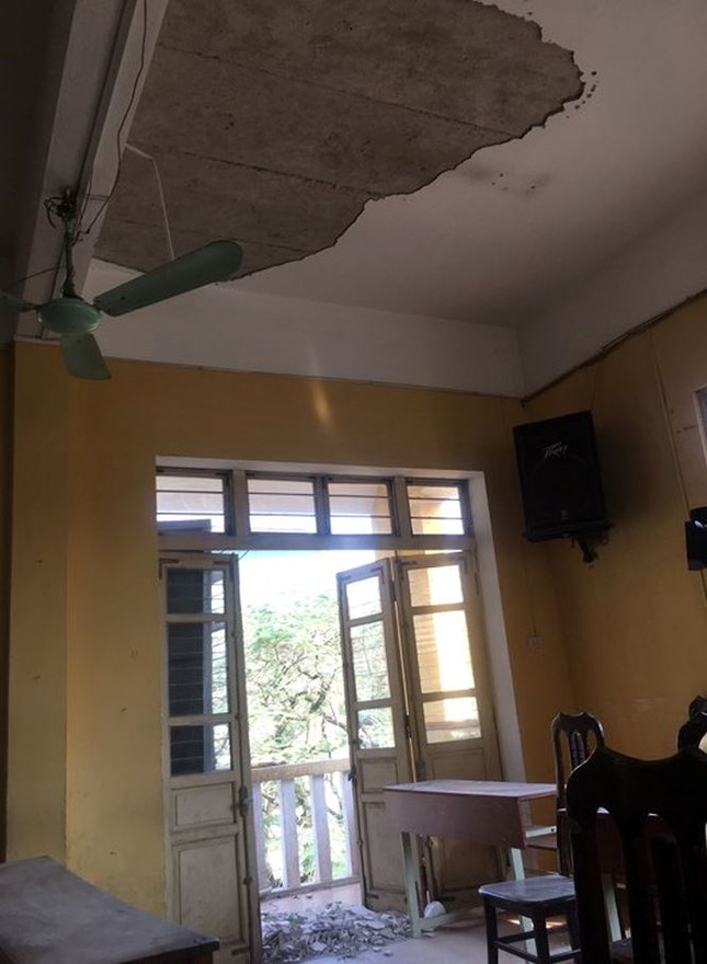 Trường học hai lần sập trần, hiệu trưởng nói gì? ảnh 1