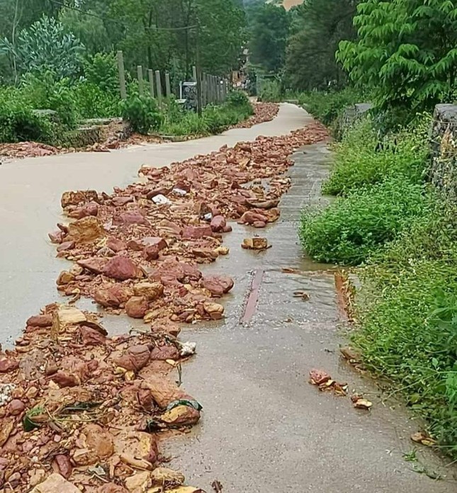 Hà Nội: Lũ quét bất ngờ, nhiều ô tô mắc kẹt ở khu vực Sóc Sơn ảnh 5
