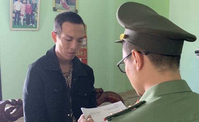 Công an Đà Nẵng bắt hai đối tượng mang súng đi đòi nợ thuê ảnh 1