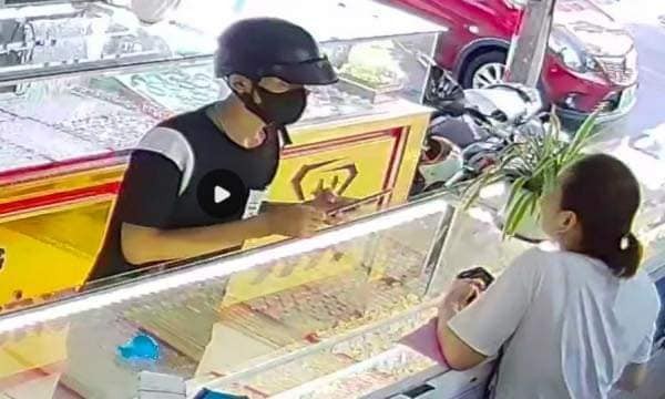 Bắt đối tượng cướp giật trang sức của tiệm vàng ở Đà Nẵng ảnh 1