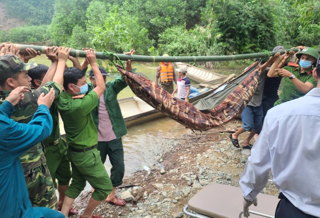 Thuỷ điện Rào Trăng 3: Tìm thấy 19 người, đưa thi thể đầu tiên ra ngoài ảnh 1