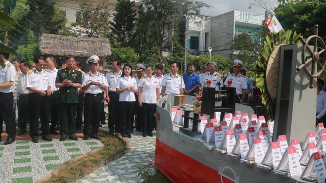 Tưởng niệm 64 liệt sĩ Gạc Ma: Những bài vị trên con tàu HQ-604 ảnh 3
