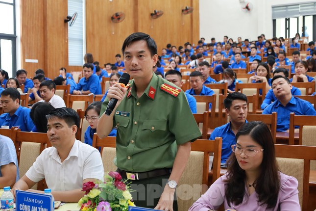 Phó Bí thư Thường trực Tỉnh ủy Bắc Giang đối thoại với cán bộ Đoàn ảnh 3