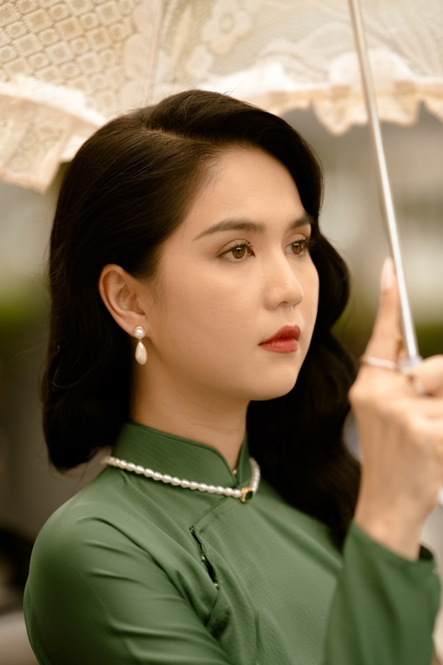 Tưởng thân thiết, ai ngờ Minh Hằng - Ngọc Trinh đối đầu nảy lửa ở