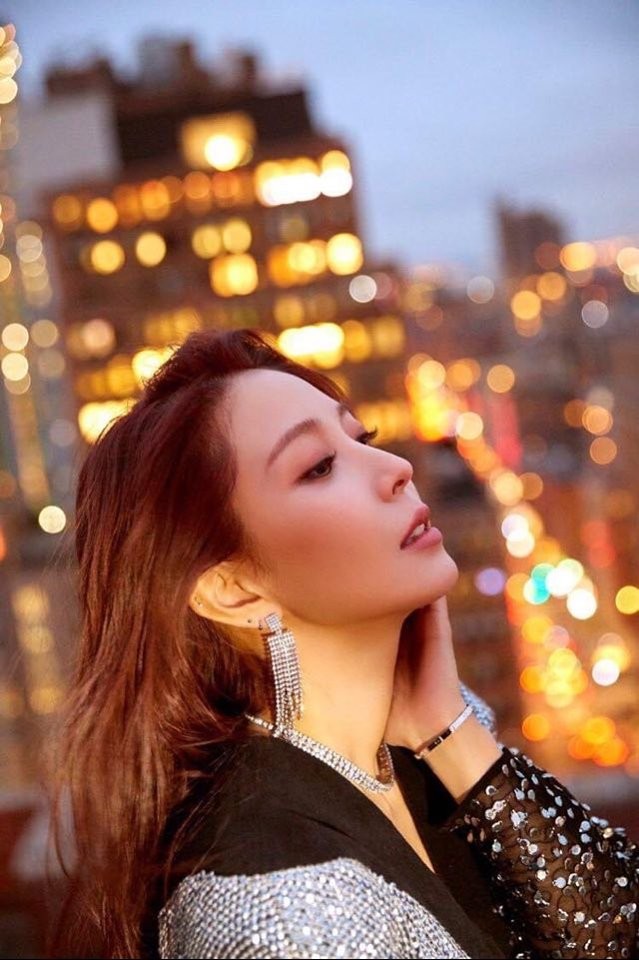 Kỷ niệm 20 năm ca hát, SM đăng loạt ảnh "công chúa" BoA kèm hashtag đầy tự hào ảnh 1