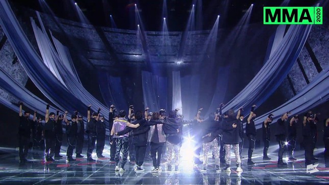BTS gây bão với sân khấu “Black Swan”, khiến fan xúc động vì tình đồng đội tại MMA 2020 ảnh 9