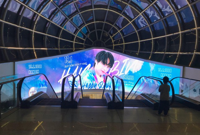 Chưa debut chính thức nhưng Hanbin đã nhận được quà cực xịn từ người hâm mộ toàn cầu ảnh 4