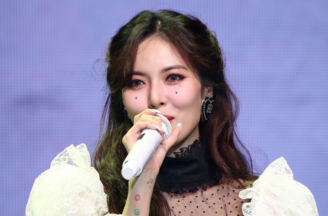 HyoYeon (SNSD) khiến fan đứng ngồi không yên với ý tưởng về nhóm Refund Sister thứ 2 ảnh 4