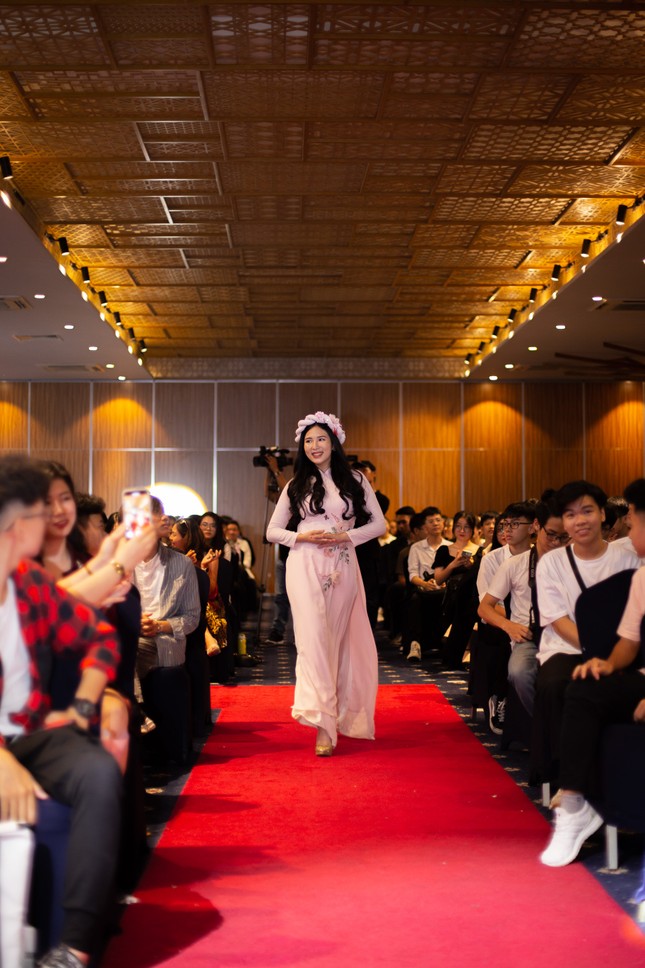 Mãn nhãn với Fiesta A Cielo: Đêm hội bùng nổ tài - sắc của học sinh Chuyên Sư Phạm ảnh 2