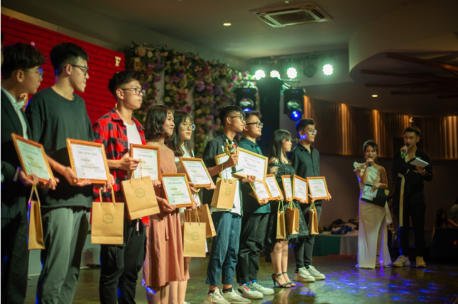 Mãn nhãn với Fiesta A Cielo: Đêm hội bùng nổ tài - sắc của học sinh Chuyên Sư Phạm ảnh 10