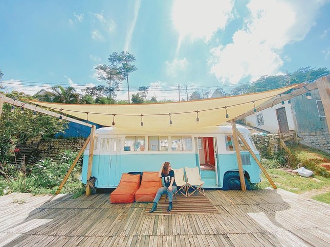 Đến Đà Lạt, bạn nhất định phải thử “đặc sản” mới: Homestay xe buýt xinh - xịn - mịn! ảnh 1