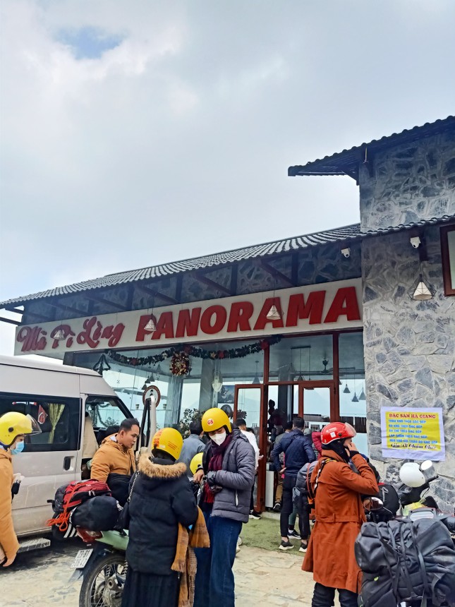 Tại sao diện mạo mới của Panorama Mã Pí Lèng (Hà Giang) khiến dân mạng tranh cãi gay gắt? ảnh 5