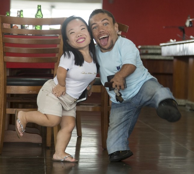Cặp đôi tí hon nhất thế giới: Vóc dáng nhỏ bé không thể ngăn được tình yêu rộng lớn ảnh 3