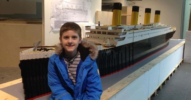 Cậu bé tự kỷ lắp mô hình tàu Titanic siêu lớn bằng Lego, rồi tự thay đổi cuộc đời mình ảnh 4