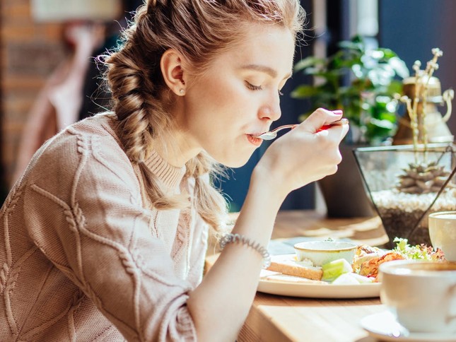 Nghĩ kỹ trước khi định mời mấy cô nàng Hoàng đạo này đi ăn kẻo phá sản đấy! ảnh 2